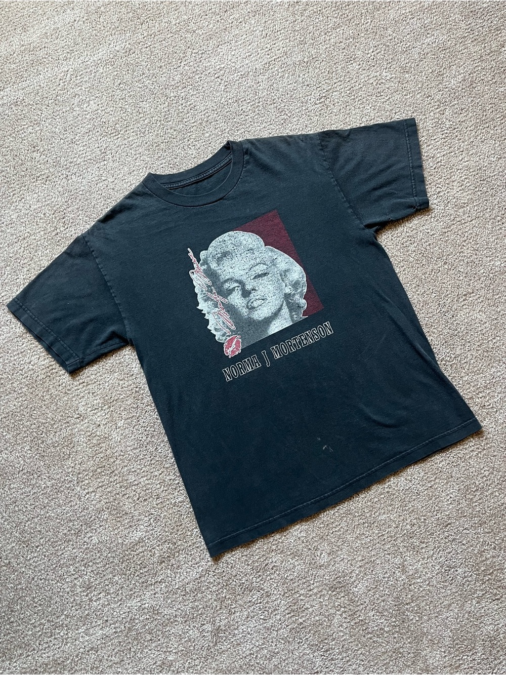 VTG 90’s Marlyn Monroe Faded Black Tee - Picture 2 of 4